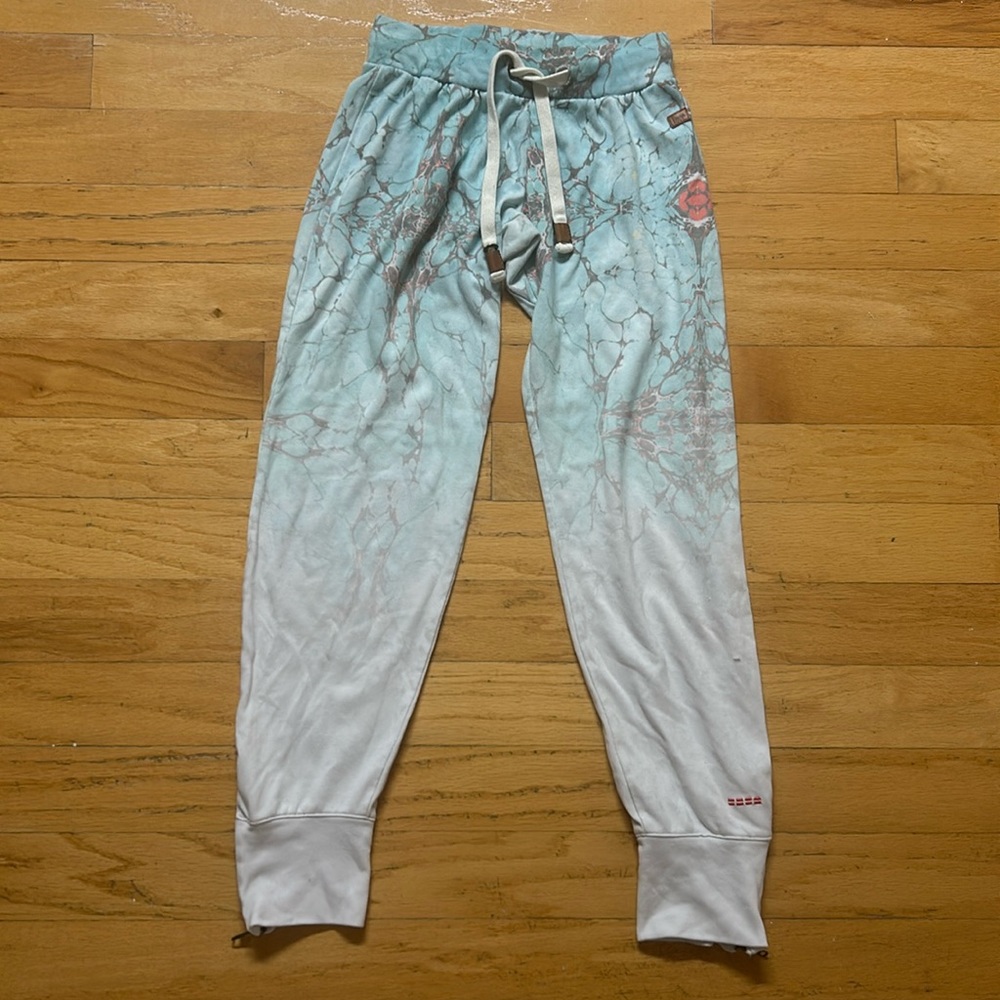 Peace love world joggers size XS